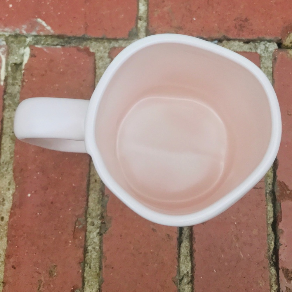 Rae Dunn Light Pink ‘I ❤️ Mom’ Coffee Mug NWT - Picture 4 of 6